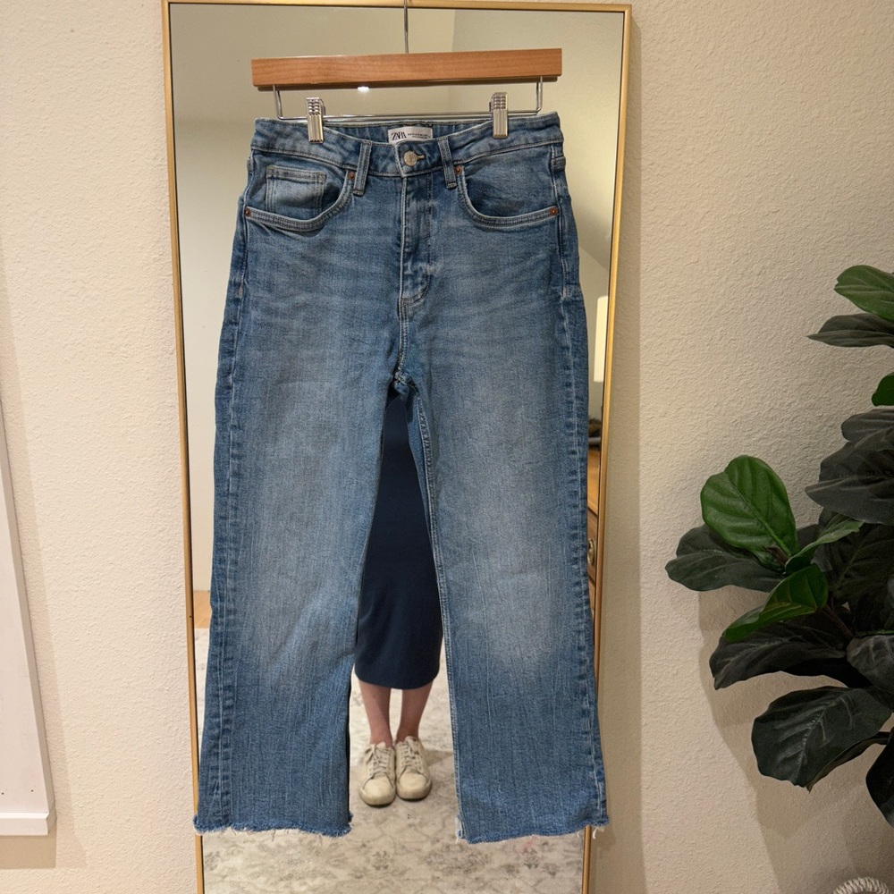 ZARA Cropped Flare Jeans Mid Wash EUC 6 28 Mid Rise